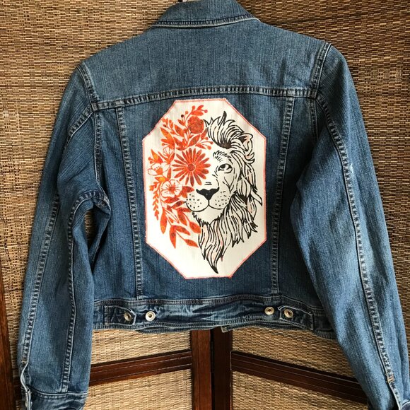 Upcycled Denim Jacket: Hand-Painted Lion Patchwork, Women's Medium - Picture 12 of 12